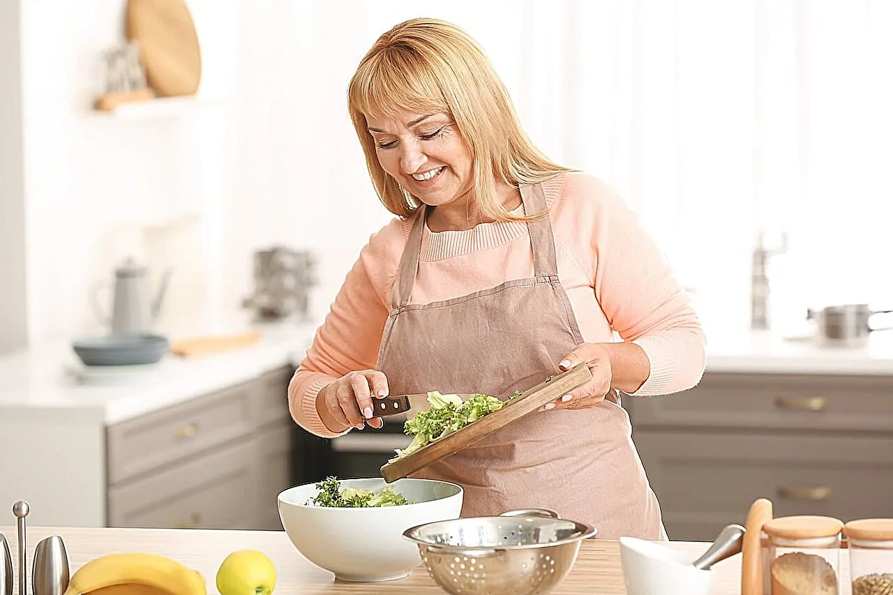 Healthy Middle-Age Diet Cuts Brain Decline Risk, Study Reveals